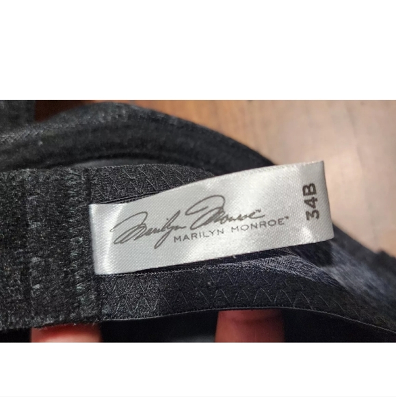 Marilyn Monroe Underwire Padded Uplift Demi Bra Size 34B - Picture 2 of 4